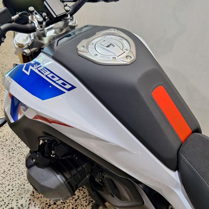 2025 BMW R 1300 R Performance