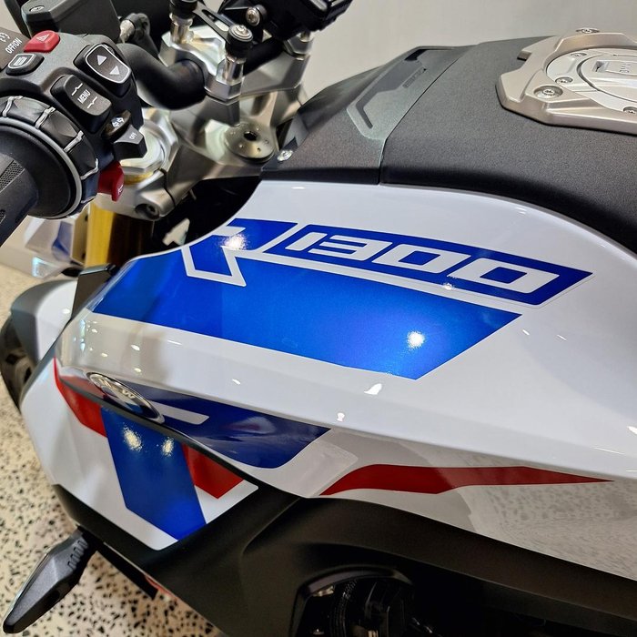 2025 BMW R 1300 R Performance