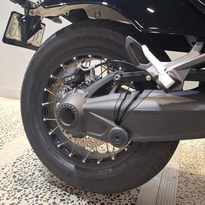 2025 BMW R 12 HL