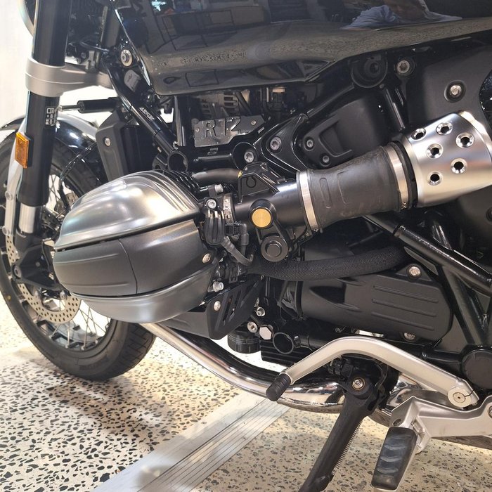 2025 BMW R 12 HL