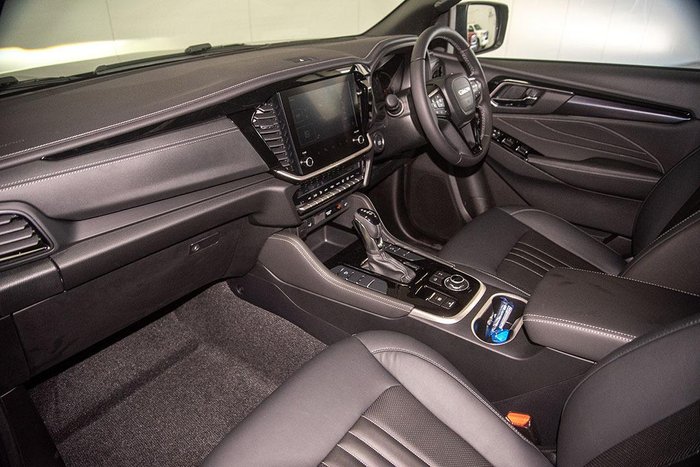 2025 Isuzu MU-X LS-T