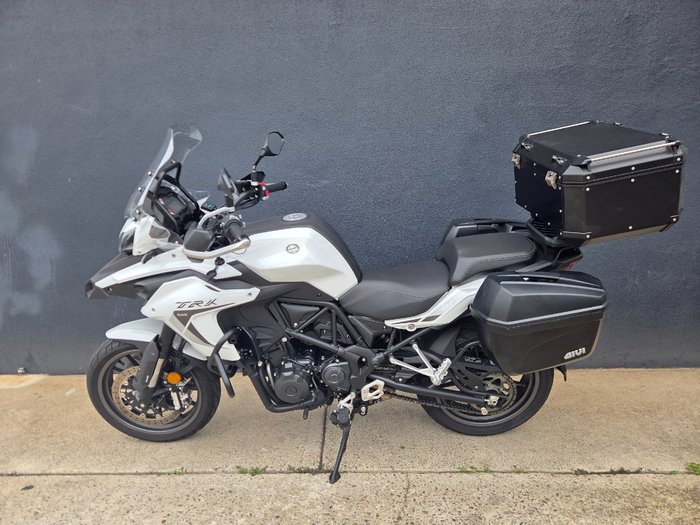 2022 BENELLI TRK 502 (ABS) WHITE