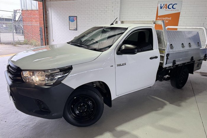 2016 Toyota Hilux Workmate TGN121R 4x2 Glacier White