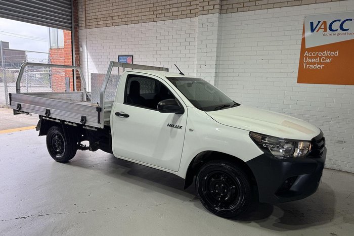 2016 Toyota Hilux Workmate TGN121R 4x2 Glacier White