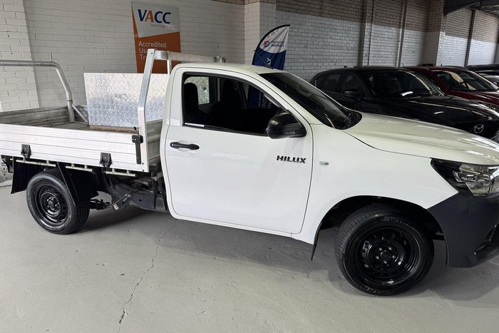 2016 Toyota Hilux Workmate TGN121R 4x2 Glacier White