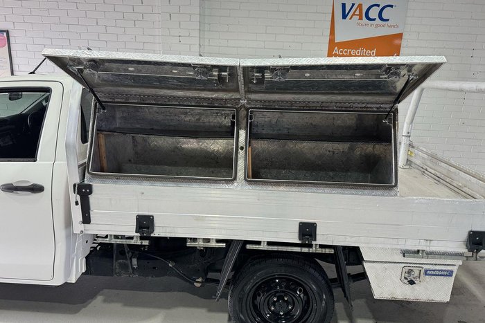 2016 Toyota Hilux Workmate TGN121R 4x2 Glacier White