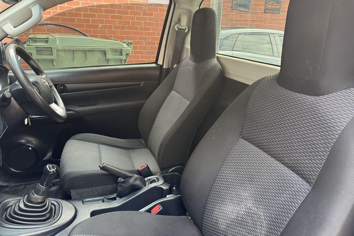 2016 Toyota Hilux Workmate TGN121R 4x2 Glacier White