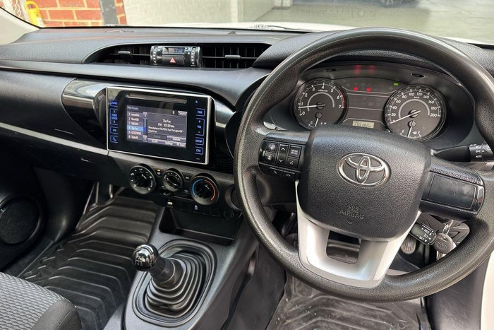 2016 Toyota Hilux Workmate TGN121R 4x2 Glacier White