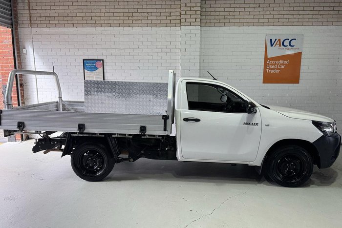 2016 Toyota Hilux Workmate TGN121R 4x2 Glacier White
