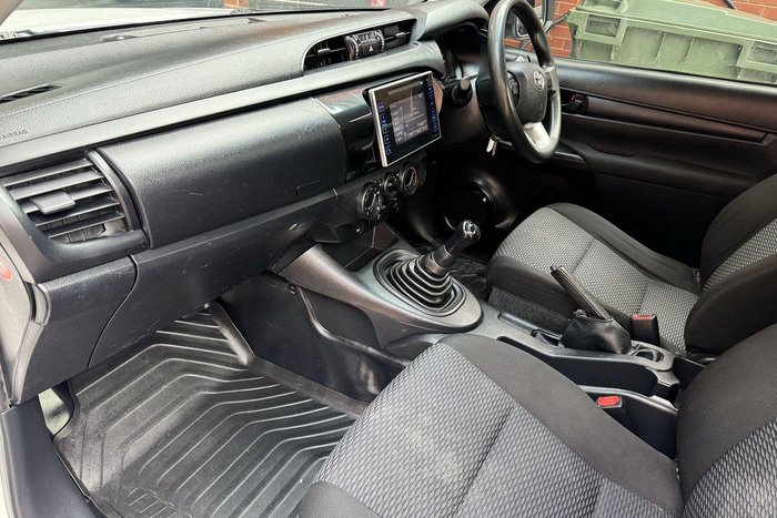 2016 Toyota Hilux Workmate TGN121R 4x2 Glacier White