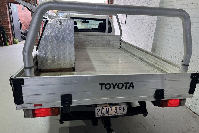 2016 Toyota Hilux Workmate TGN121R 4x2 Glacier White