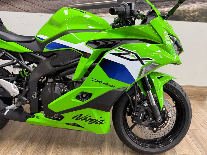 2026 Kawasaki NINJA 400 ZX-4RR KRT GREEN