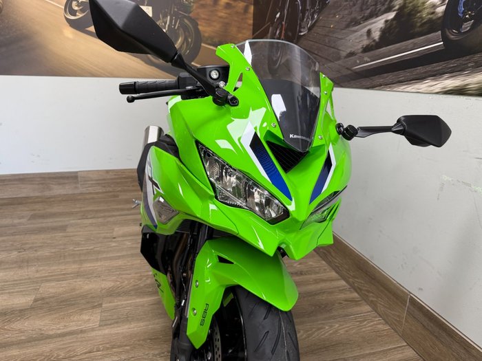 2026 Kawasaki NINJA 400 ZX-4RR KRT GREEN
