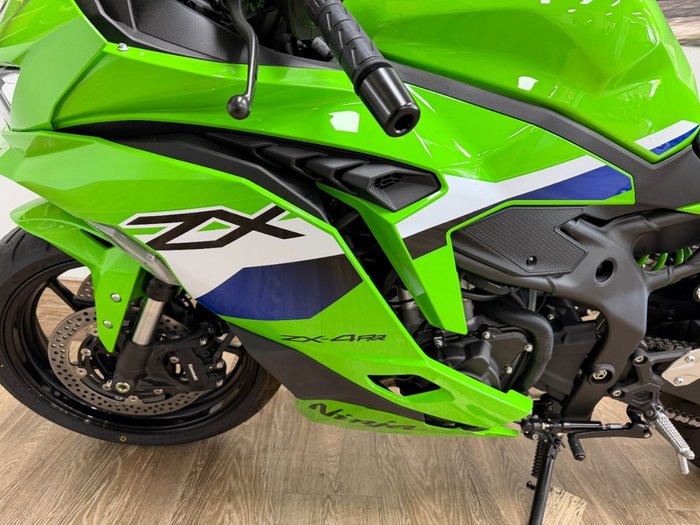 2026 Kawasaki NINJA 400 ZX-4RR KRT GREEN