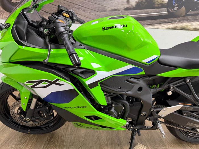2026 Kawasaki NINJA 400 ZX-4RR KRT GREEN