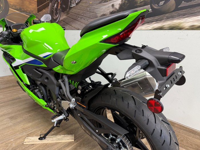 2026 Kawasaki NINJA 400 ZX-4RR KRT GREEN