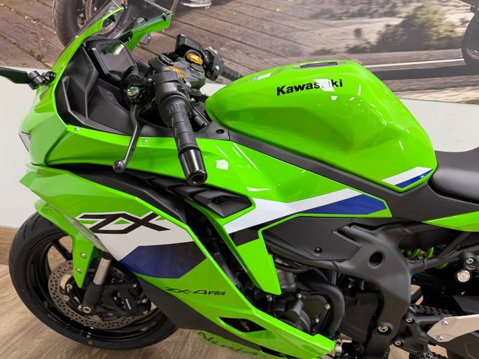 2026 Kawasaki NINJA 400 ZX-4RR KRT GREEN