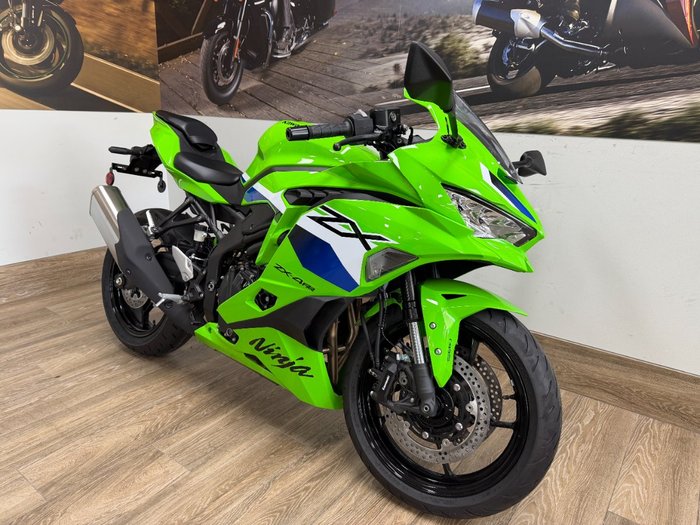 2026 Kawasaki NINJA 400 ZX-4RR KRT GREEN