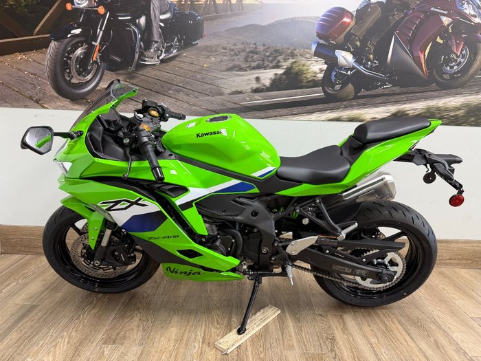 2026 Kawasaki NINJA 400 ZX-4RR KRT GREEN
