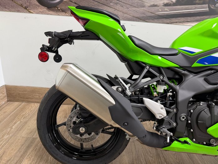 2026 Kawasaki NINJA 400 ZX-4RR KRT GREEN