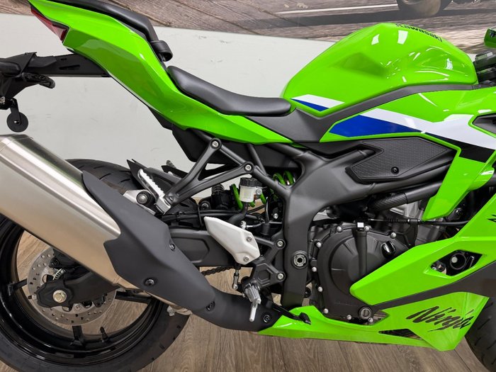 2026 Kawasaki NINJA 400 ZX-4RR KRT GREEN
