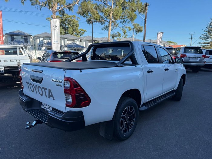 2024 Toyota Hilux SR5 48V