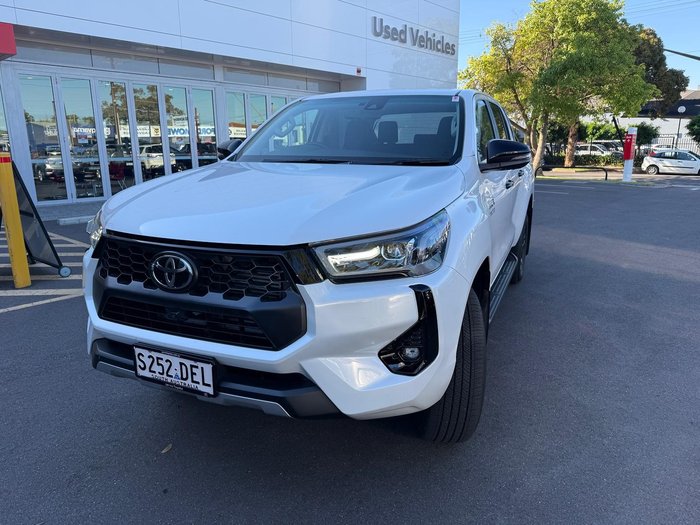 2024 Toyota Hilux SR5 48V