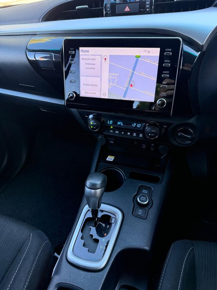 2024 Toyota Hilux SR5 48V