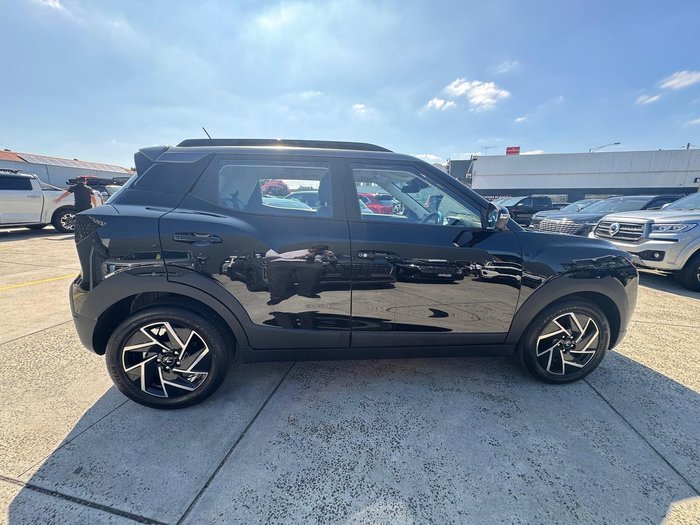 2025 Mahindra XUV3XO AX7L