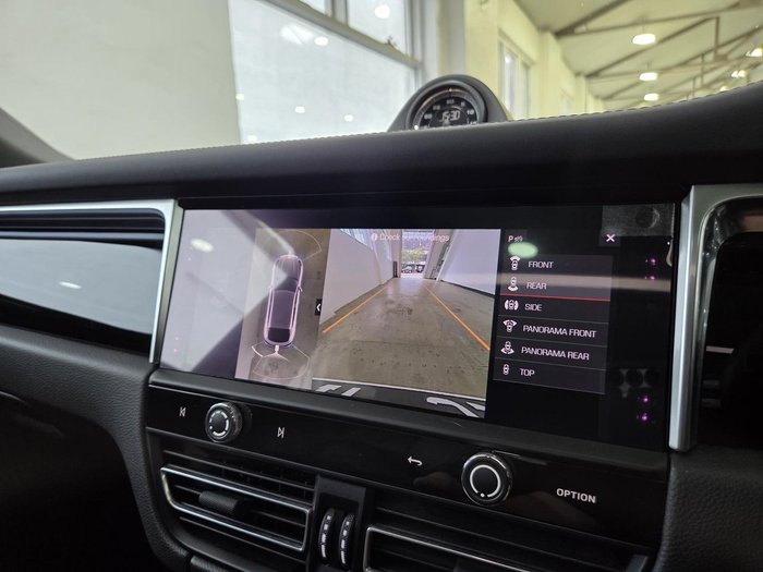 2023 Porsche Macan T