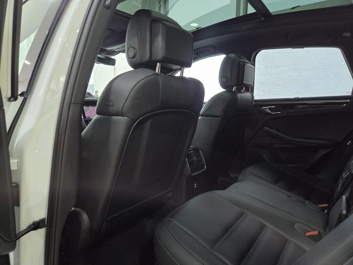 2023 Porsche Macan T