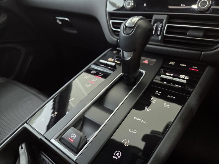 2023 Porsche Macan T