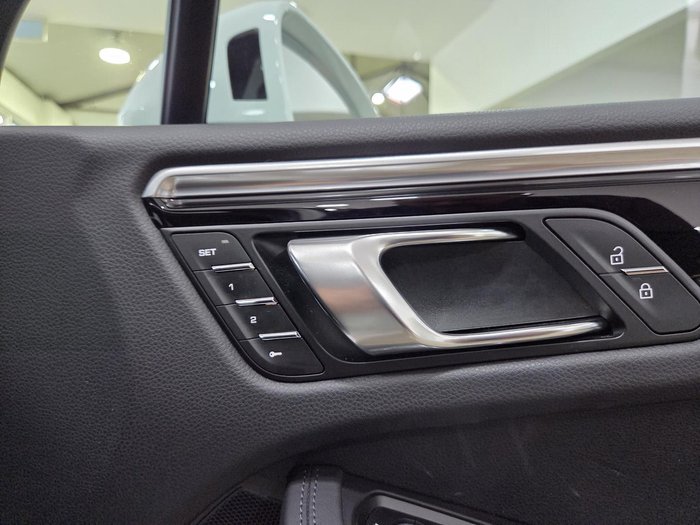 2023 Porsche Macan T