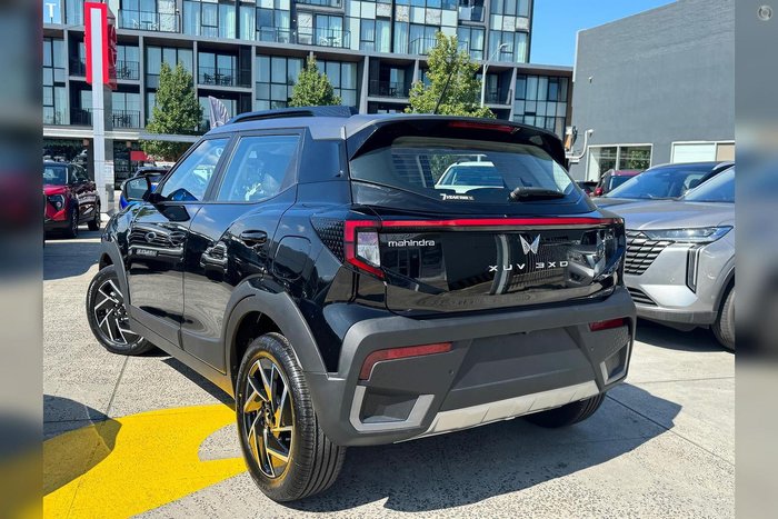 2025 Mahindra XUV3XO AX7L