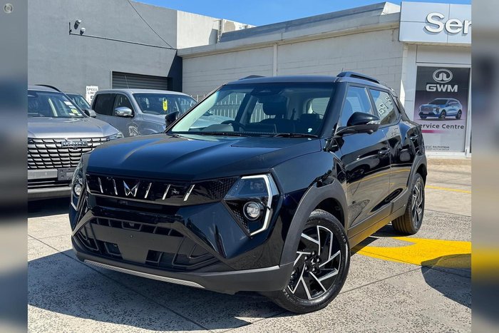 2025 Mahindra XUV3XO AX7L