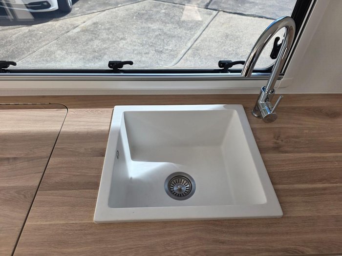 2026 New Age Caravans Manta Ray 18Er