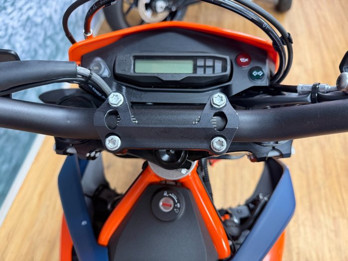 2024 Ktm 690 SMC R ORANGE