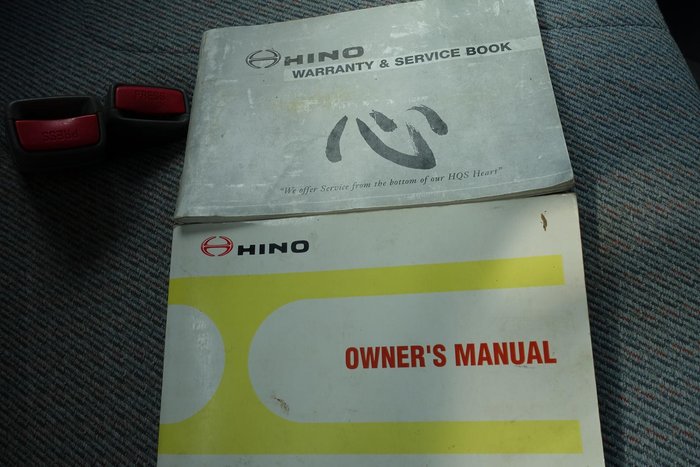 2001 Hino DUTRO Mono White