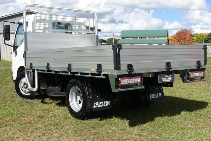 2001 Hino DUTRO Mono White