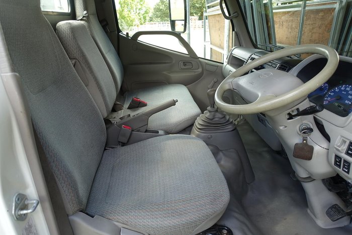 2001 Hino DUTRO Mono White