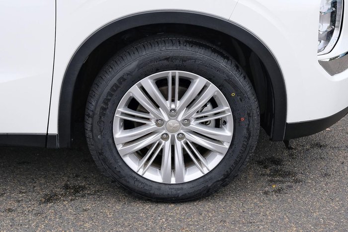 2024 Mitsubishi Outlander ES