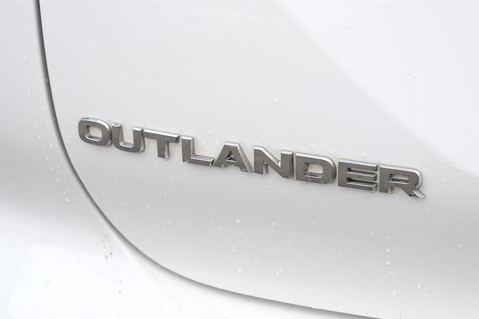2024 Mitsubishi Outlander ES