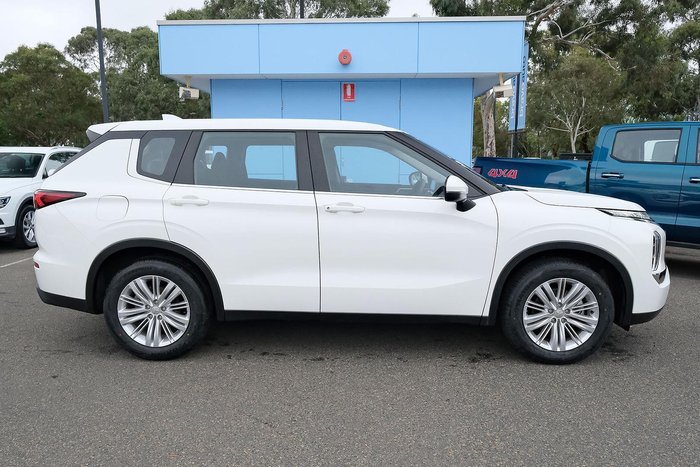 2024 Mitsubishi Outlander ES