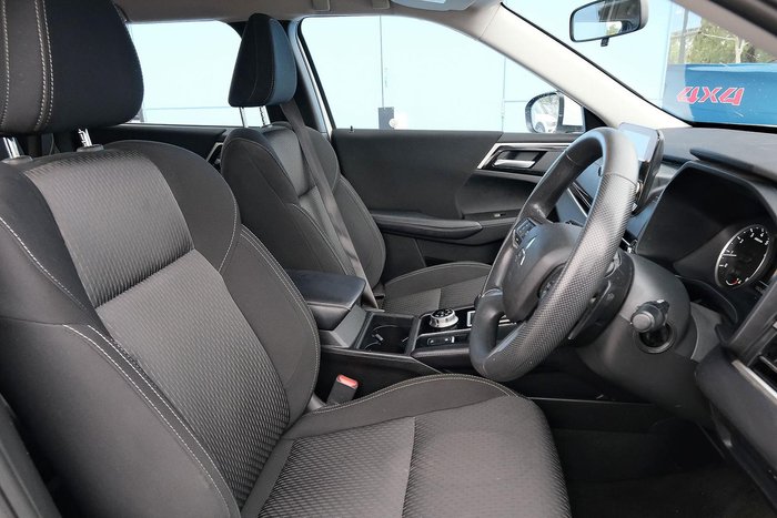 2024 Mitsubishi Outlander ES