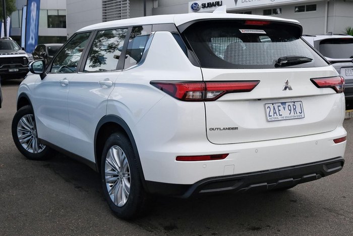 2024 Mitsubishi Outlander ES