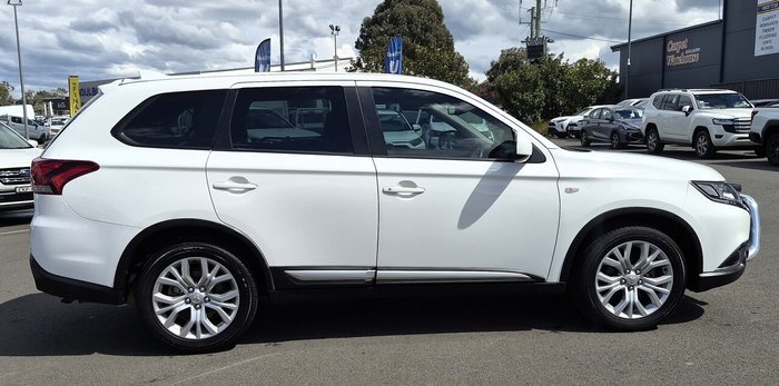 2020 Mitsubishi Outlander ES