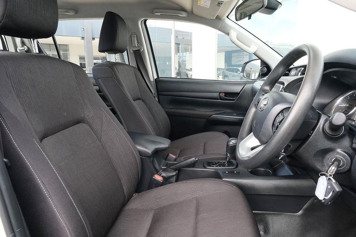 2024 Toyota Hilux SR 48V