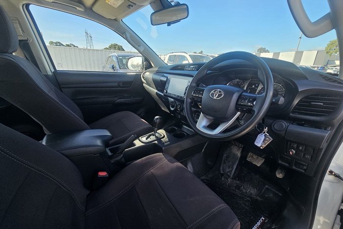 2024 Toyota Hilux SR 48V