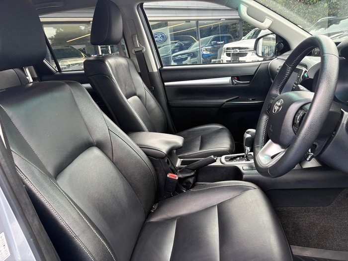 2023 Toyota Hilux SR5