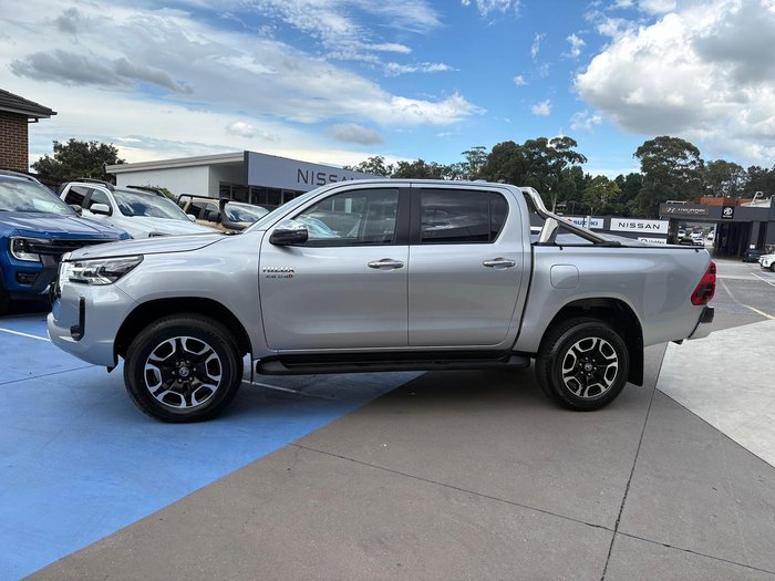2023 Toyota Hilux SR5